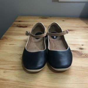 Clarks Mary Jane Feature Film Flats Size 8.5 (W)
